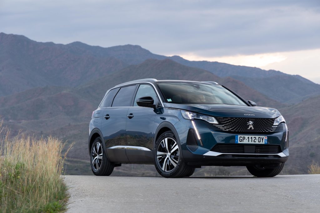 48V HİBRİT TEKNOLOJİLİ PEUGEOT 3008 VE 5008 TÜRKİYE’DE!