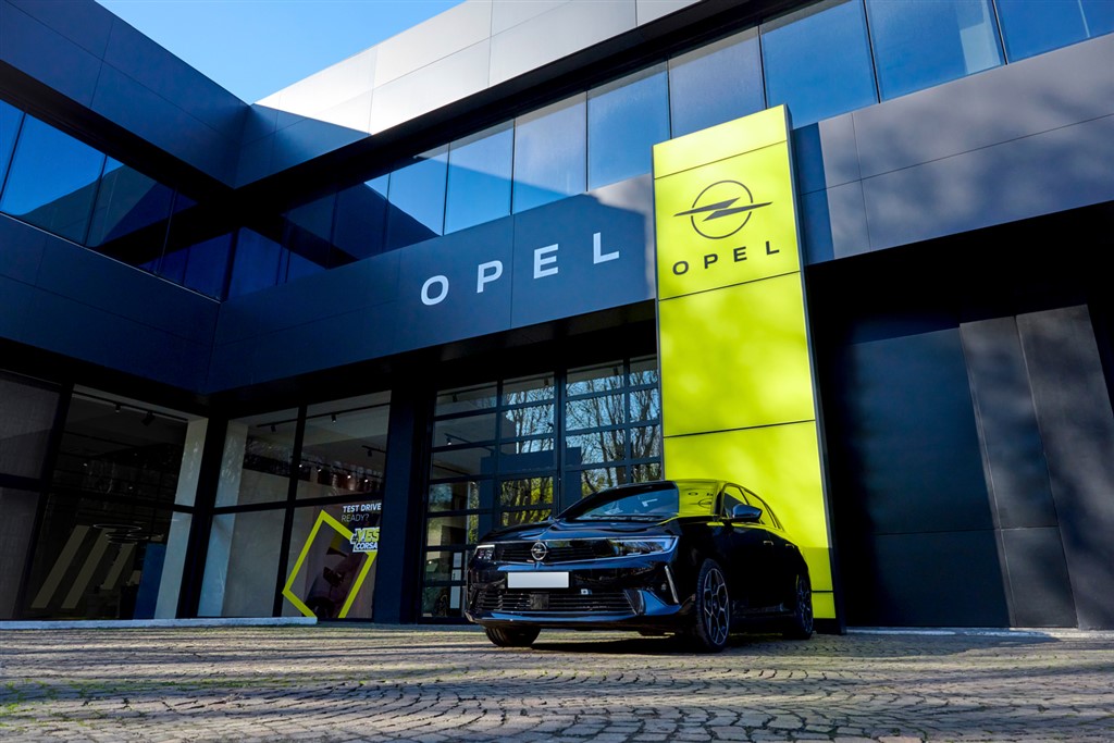 Opel, Yeni Showroom Konsepti ile Müşteri Deneyimini Farklı Bir Boyuta Taşıyor!